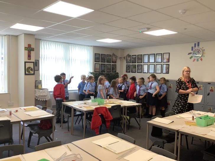 Animals including humans. Do all animals have the same diet? The children completed a prior learning quiz then studied carnivores, herbivores and omnivores. 🦁🦒👦
