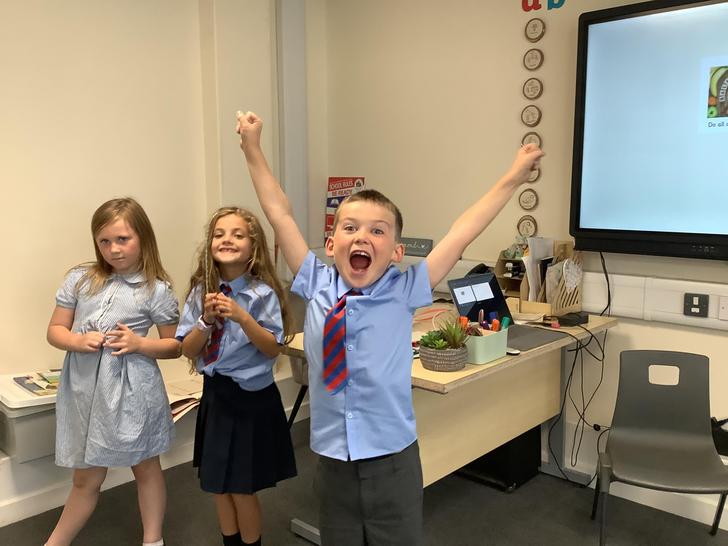 Animals including humans. Do all animals have the same diet? The children completed a prior learning quiz then studied carnivores, herbivores and omnivores. 🦁🦒👦